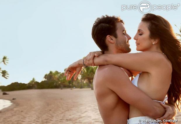 Ivete Sangalo e o marido, o nutricionista Daniel Cady, posam na praia do Forte para a revista 'Contigo!' da primeira semana de dezembro de 2012