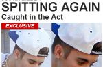 Justin Bieber é flagrado cuspindo em fãs da sacada de hotel no Canadá