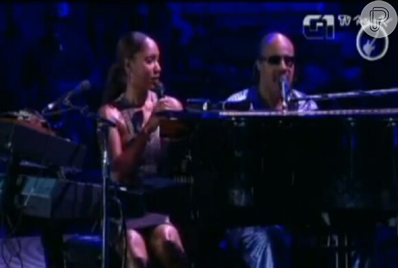 Steve Wonder emocionou a plateia ao cantar 'Garota de Ipanema' com a filha ao som do piano