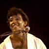 Mesmo sem voz, o cantor Ivan Lins foi destaque do Rock in Rio de 1985. O público pediu e ele voltou ao palco. O músico o publico e entrou para a história com a canção 'Desesperar Jamais'