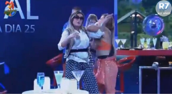 Record não considera tapa de Andressa Urach em Denise Rocha em festa como agressão e ex-vice Miss Bumbum segue na disputa