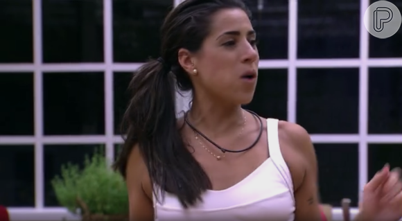 Juliana criticou Paula Fernandes em conversa na cozinha com outros brothers: 'Insuportável'