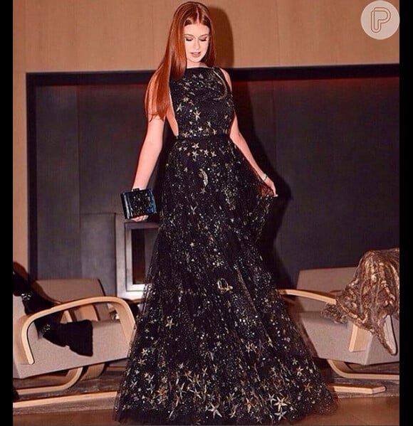 Atriz usou vestido Valentino para a premiação Emmy, em novembro de 2015. A peça custou cerca de R$ 84 mil