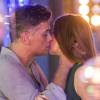 Eliza (Marina Ruy Barbosa) e Arthur (Fabio Assunção) se beijam para valer, na novela 'Totalmente Demais'