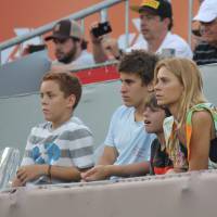 Carolina Dieckmann e os filhos, José e Davi, conferem Rafael Nadal no Rio Open