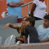 Carolina Dieckmann levou os filhos, José e Davi, ao Rio Open nesta quinta-feira (18): lá, a família assistiu a uma partida de Rafael Nadal, considerado um dos melhores tenistas do mundo