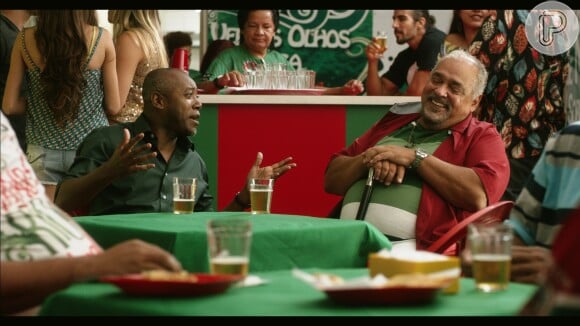 No filme 'Apaixonados', Roberto Bomfim vive o personagem Marceneiro, e Nando Cunha, Nico