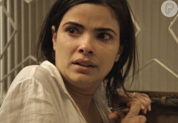 Tóia (Vanessa Giácomo) aceita a aliança com Atena (Giovanna Antonelli) para matar Romero (Alexandre Nero) num incêndio, na novela 'A Regra do Jogo'
