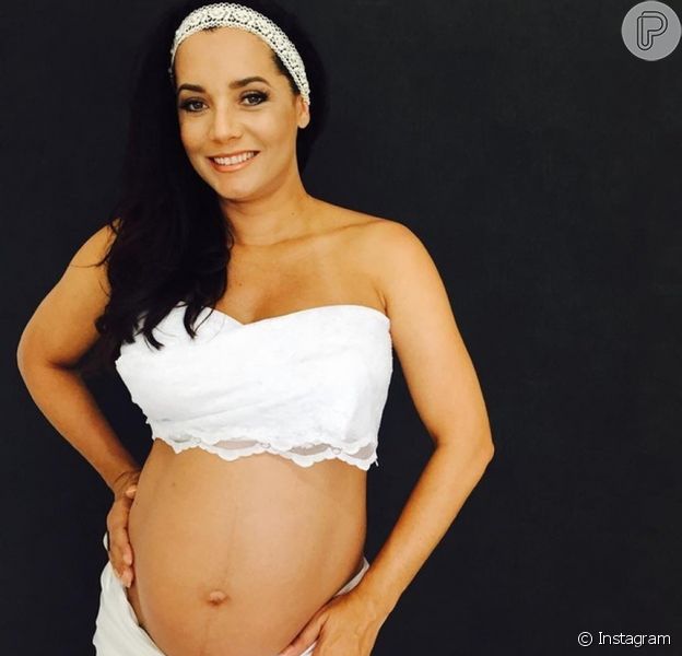 Mônica Carvalho usou seu Instagram neste domingo, 21 de fevereiro de 2016, para contar que a sua segunda filha nasceu