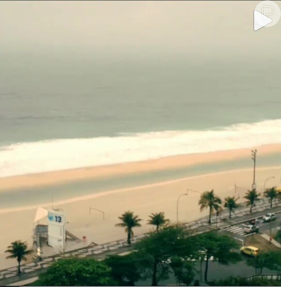 Na tarde desta quarta-feira, 18 de setembro de 2013, o cantor postou um vídeo feito da janela do hotel Royal Tulip, na praia de São Conrado, no qual faz uma versão de 'Copacabana', de Barry Manilow. Ele brincou trocando o nome do bairro por 'Rio de Janeiro'