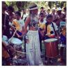 Beyoncé se divertiu com crianças de um escola pública de Trancoso nesta terça-feira, em 18 de setembro de 2013