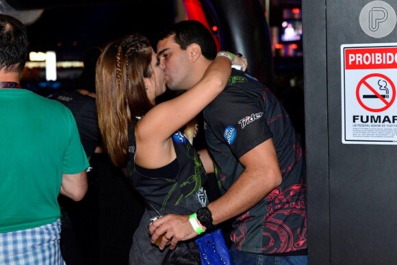 Bárbara Borges beija muito no Rock in Rio 