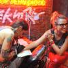 Natallia Rodrigues faz tatuagem no Rock in Rio