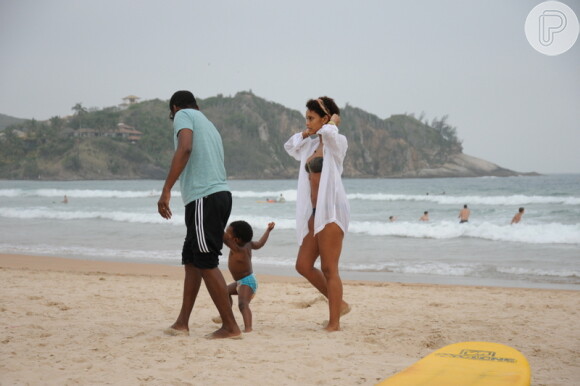Taís Araújo e Lázaro Ramos viajam para Búzios, na Região dos Lagos, no Rio de Janeiro. O casal curtiu o fim de semana com o filho, João Vicente, de 2 anos
