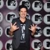 Rogério Flausino prestigia a festa de lançamento da MTV Brasil