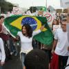A atriz Helena Ranaldi participou do protesto contra a aprovação do PEC 37, no Rio de Janeiro