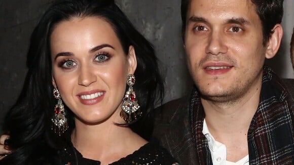Katy Perry revela que John Mayer joga palavras cruzadas na cama: 'Gênio'