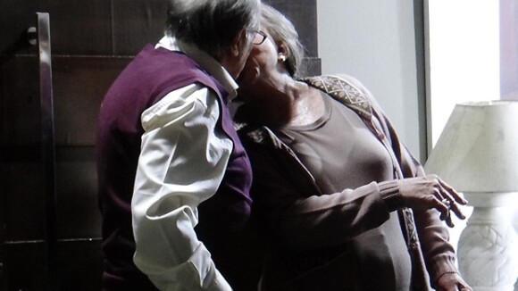 'Amor à Vida': Lutero beija Bernarda após um almoço romântico