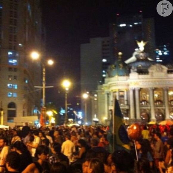 Os protestos estão sendo marcados por professores da prefeitura que vão à praça da Cinelândia reivindicar seus direitos. O local fica em frente à principal sala Festival do Rio