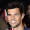 Taylor Lautner na première de 'Amanhecer - parte 2'
