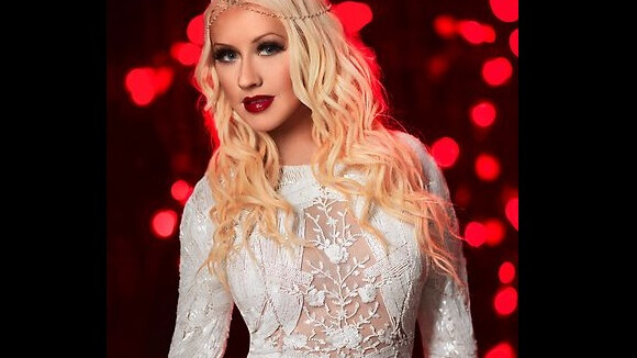 Christina Aguilera emagrece quase 40 kg com dieta radical e cirurgia plástica