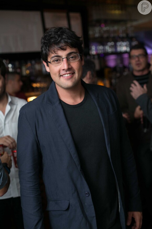 Bruno de Luca se juntou ao grupo e prestigou a festa de pré-lançamento do filme 'Minutos Atrás', comandada pelo Dj Tulio Baia e pelo cantor Moska