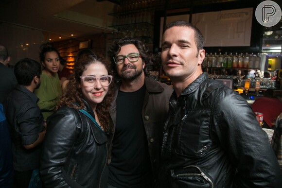 Os atores Debora Lamm, Emílio Orciollo Neto e Daniel de Oliveira se encontraram na festa de pré-lançamento do filme 'Minutos Atrás', na casa noturna ZOZÔ, na Urca