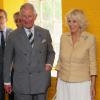 Príncipe Charles e sua mulher, a duquesa de Cornualha são nomes confirmados na enxuta lista de convidados para o batizado de seu neto, o príncipe George Alexander Louis, no dia 23 de outubro de 2013, na Capela Real, no Palácio St. James, em Londres
