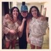 Já casadas, Daniela Mercury e Malu Verçosa trocam de roupa para a festa e posam com o DJ Zé Pedro