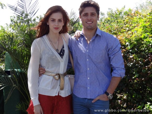 Natasha (Sophia Abrahão) e Rogério (Daniel Rocha) formam um dos novos casais de 'Amor à Vida'
