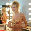 Candice Swanepoel foi a angel escolhia para exibir o sutia-joia Fantasy Bra de R$ 23 milhões, no desfile Victoria's Secret Fashion Show, dia 10 de dezembro