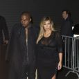 Kim Kardashian e Kanye West conferem desfiles da Paris Fashion Week