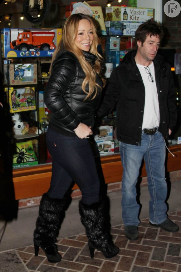 Mariah Carey não se importou em posar para fotógrafos que estavam no local