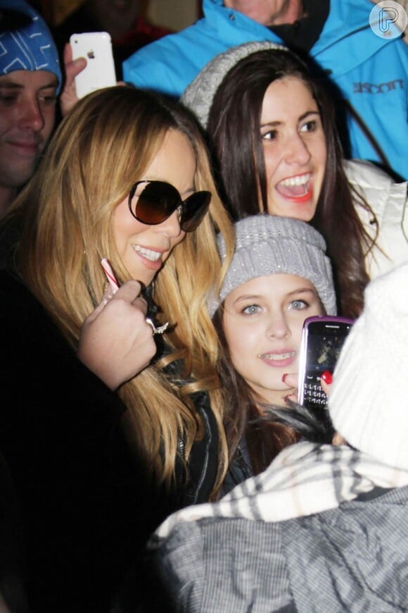 Mariah Carey posa com fãs em Aspen, nos Estados Unidos