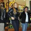 Mariah Carey aproveita o fim de semana para fazer compras de Natal, em dezembro de 2012