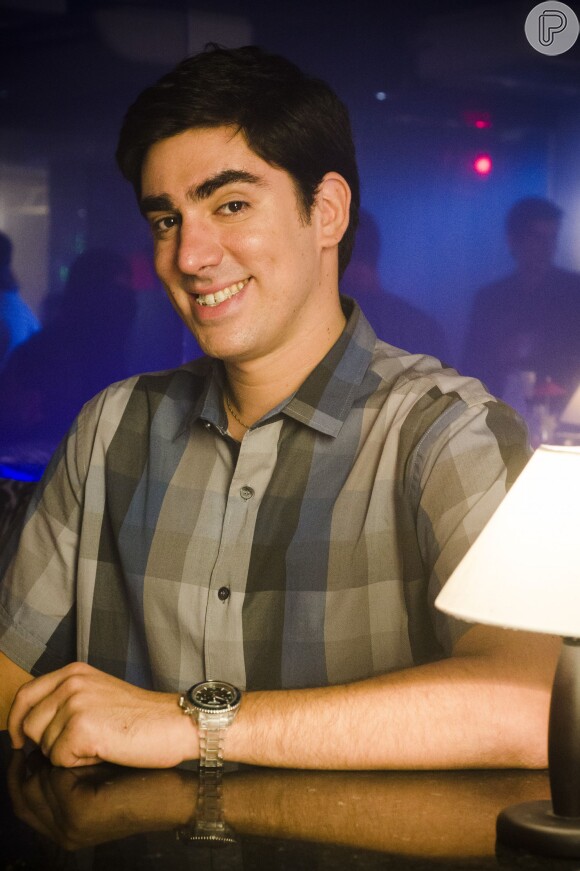 Marcelo Adnet foi escolhido por Sandy para participar do clipe da cantora