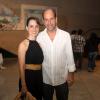 Roberto Bomtempo e sua mulher, Mirian Freeland, vão à peça francesa "O Jogo do Amor e do Acaso", de Marivaux, na Barra da Tijuca, RJ
