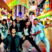 Paloma Bernardi e amigos famosos se despendem de Las Vegas após gravações