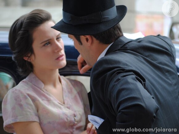 Franz (Bruno Gagliasso) diz a Amélia (Bianca Bin) que a ama, em 'Joia Rara', em 25 de outubro de 2013