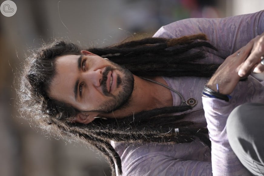 Na segunda fase de 'Amor à Vida', Ninho (Juliano Cazarré) voltou a usar o penteado tão rejeitado pelo público