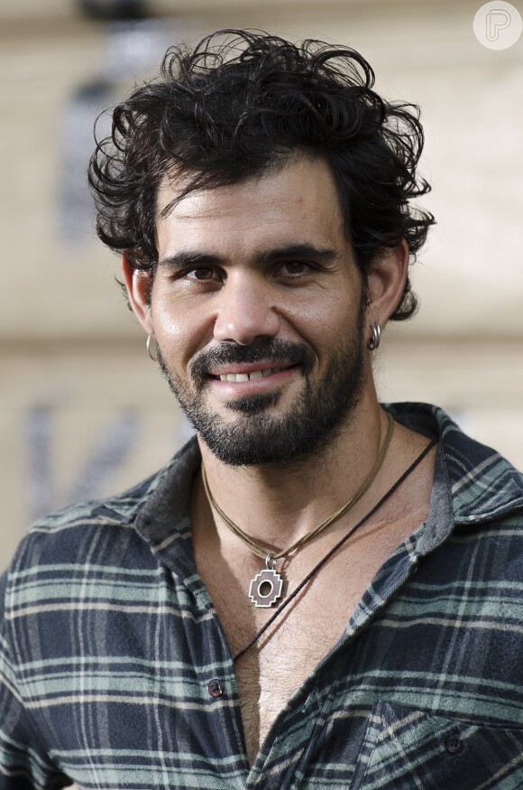 Ninho (Juliano Cazarré) perdeu os dreadlocks pela primeira vez quando foi preso, no início de 'Amor à Vida';
