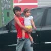 Sofia, filha de Grazi Massafera e Cauã Reymond, tem sido vista com mais frequência pelas ruas de Paranaguá