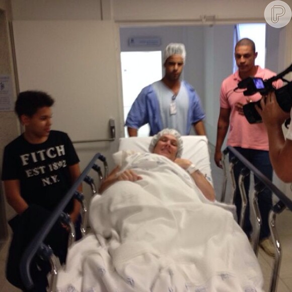 Simony entrando na sala de parto, nesta sexta-feira, 25 de outubro de 2013