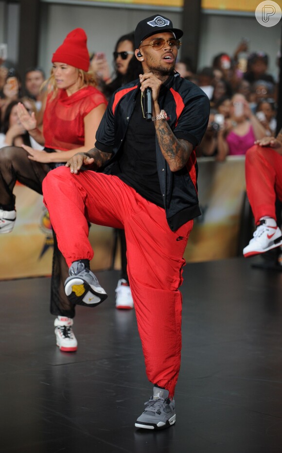 Chris Brown diz estar cansado da fama