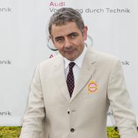 Rowan Atkinson, o Mr. Bean, recebe título honorário da rainha Elizabeth II