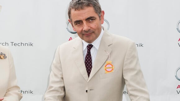 Rowan Atkinson, o Mr. Bean, recebe título honorário da rainha Elizabeth II