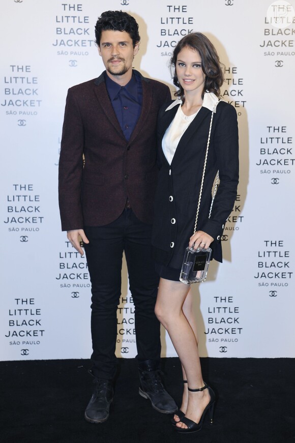 Laura Neiva com o namorado, Felipe Solari, na The Little Black Jacket - Chanel's Classic Revisited, festa exclusiva promovida pela grife francesa Chanel, na noite da última terça-feira, 29 de outubro de 2013, em São Paulo
