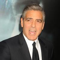 George Clooney garante que está solteiro: 'Eu deveria ser um atleta'