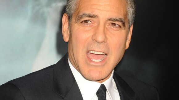 George Clooney garante que está solteiro: 'Eu deveria ser um atleta'