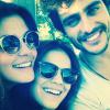 Bruna Marquezine posta foto ao lado de Julia Dalavia e Guilherme Leicam: 'Trabalhando'